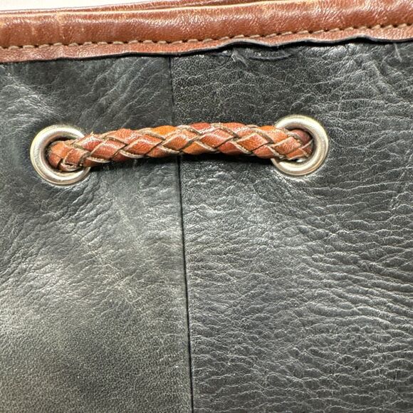 FOSSIL Vintage Black Pebbled Leather Bag Woven  Handles Shoulder Purse Key Charm - Picture 8 of 12